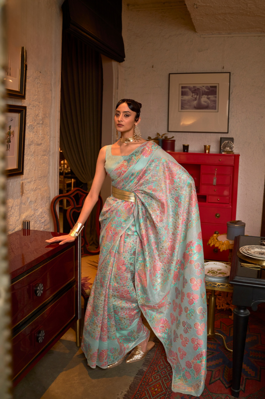 Floral Zari Silk Blend Banarasi Saree with Elegant Weave