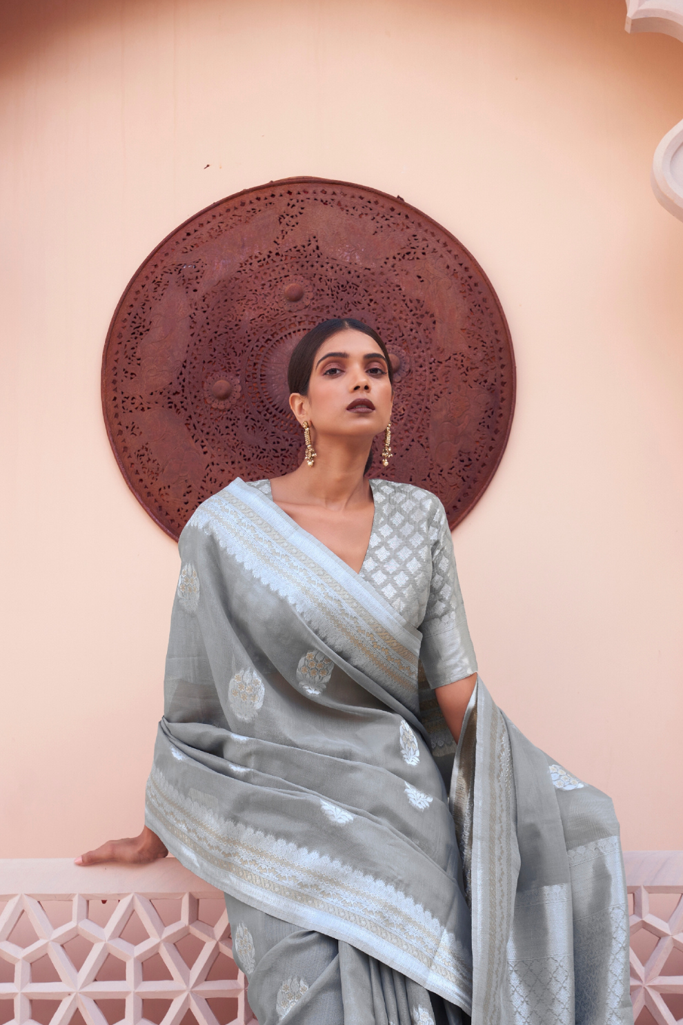 Pure Linen Silk Saree with Traditional Hand Weaving Design