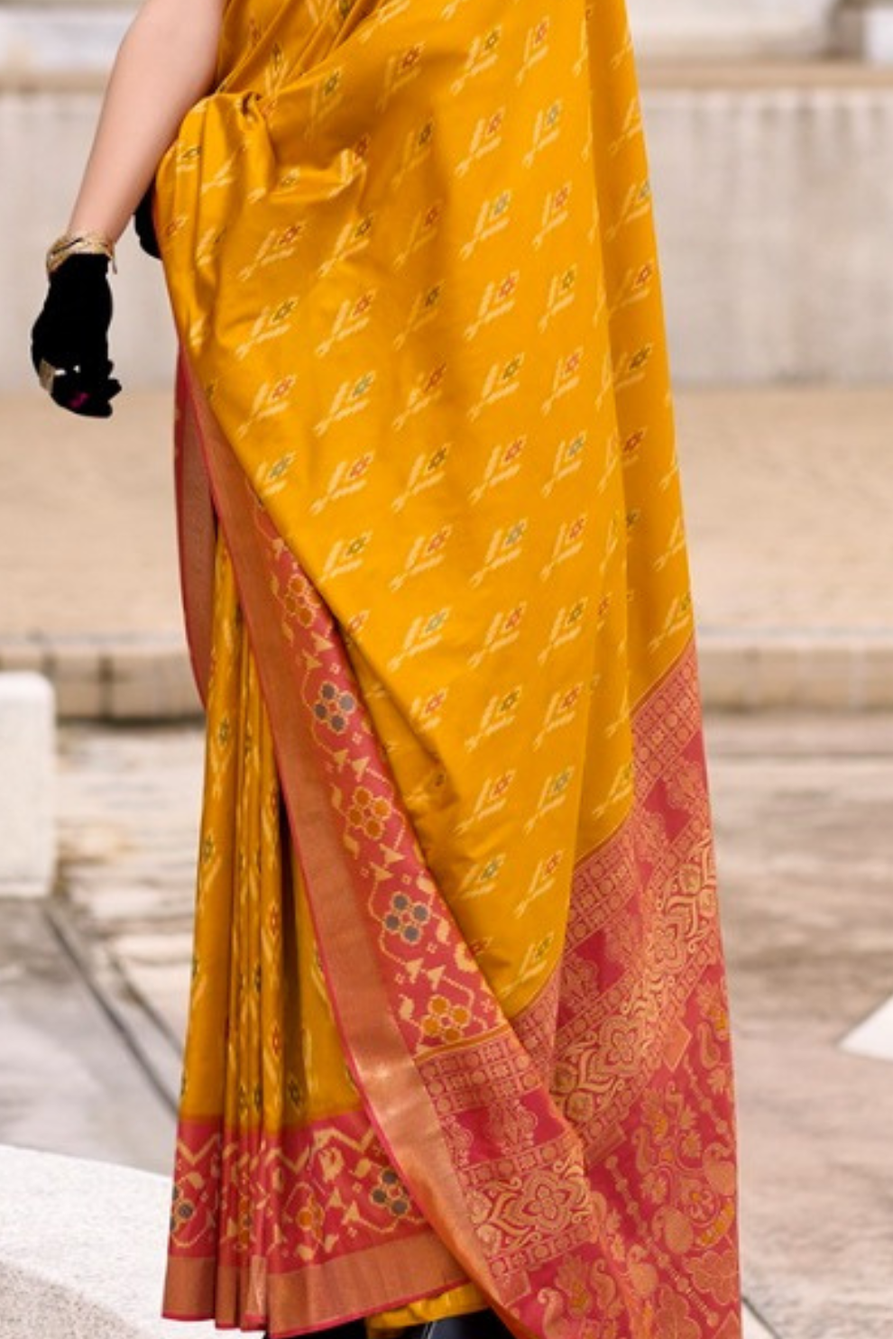 Soft Silk Saree with Ikkat Border and Classic Elegance - LaVante Fashion