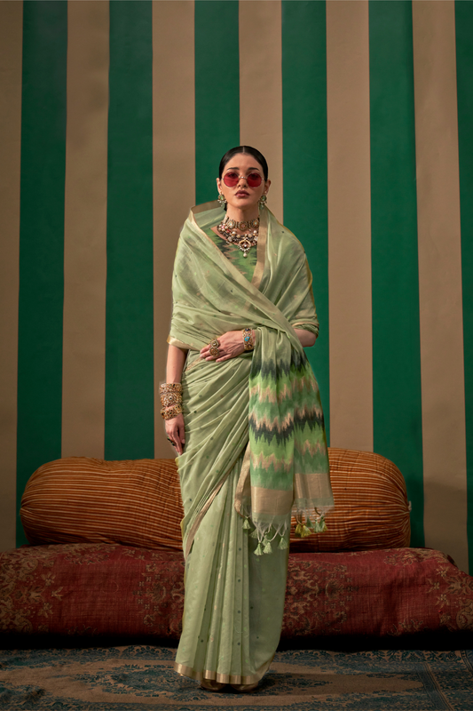 Graceful Spun Silk Saree with Handloom Weaving