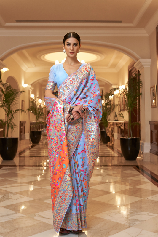 Elegant Handloom Weaving Saree with Traditional Artisan Detail