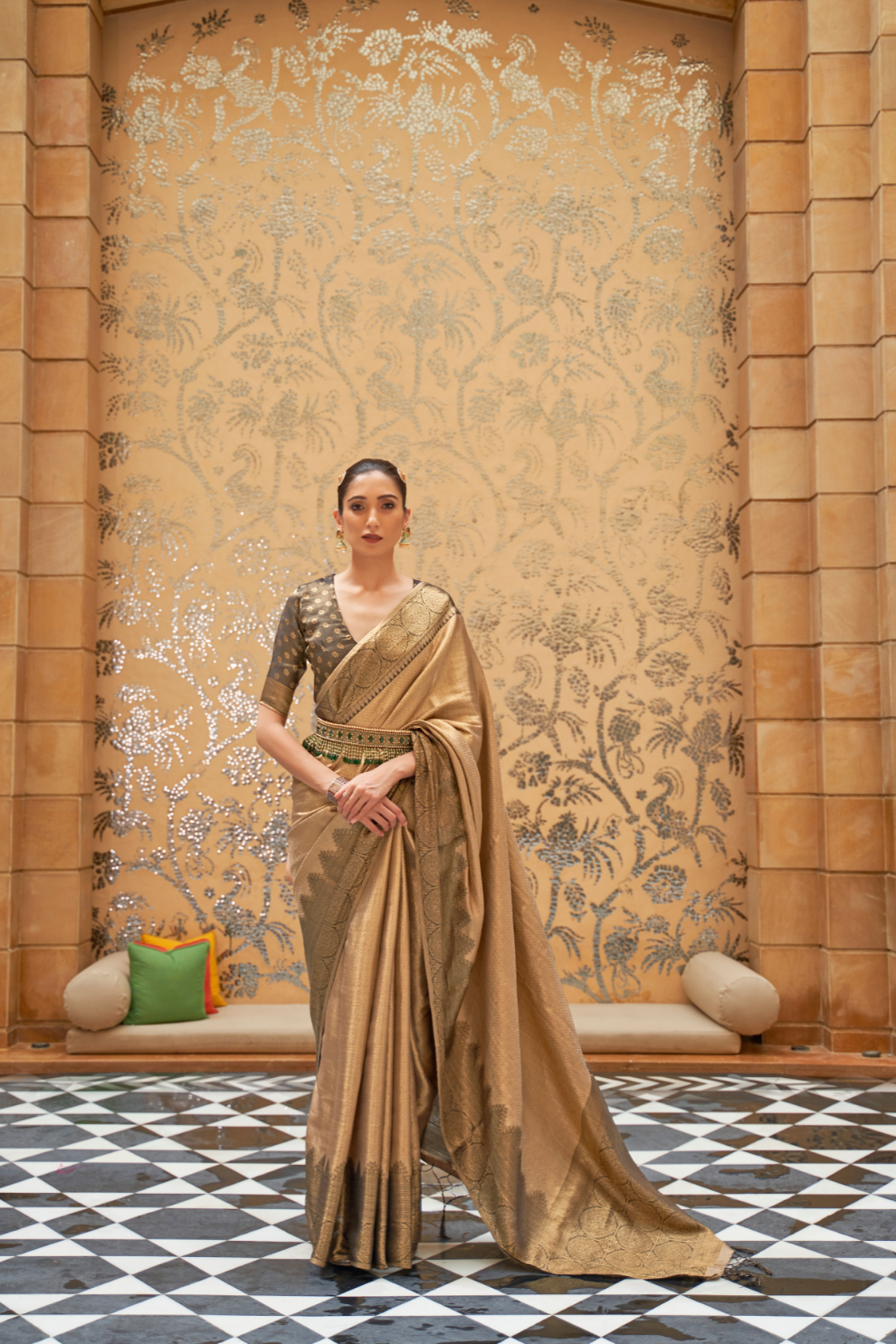 Lustrous Kanjivaram Saree with Authentic Silk and Zari Work