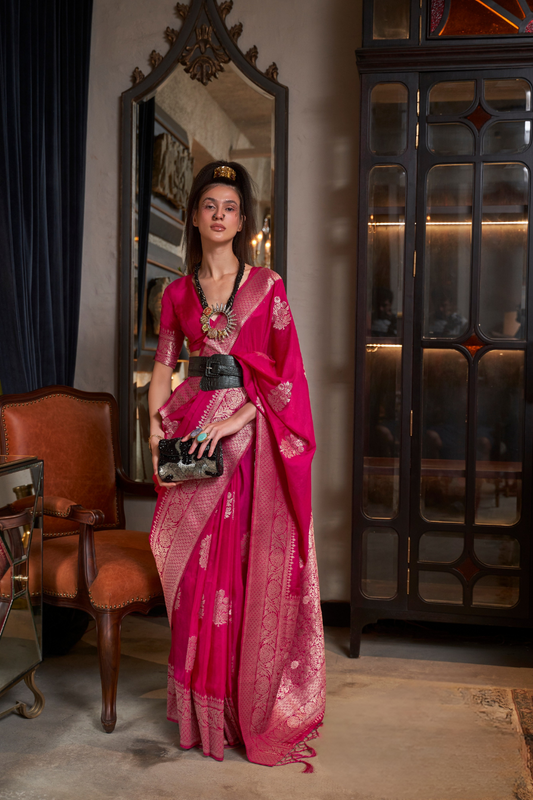 Graceful Georgette Silk Saree with Zari Woven Detailing