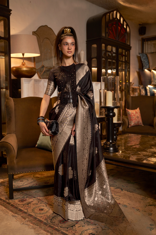 Graceful Georgette Silk Saree with Zari Woven Detailing