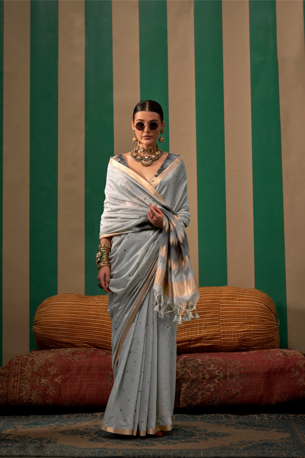 Graceful Spun Silk Saree with Handloom Weaving