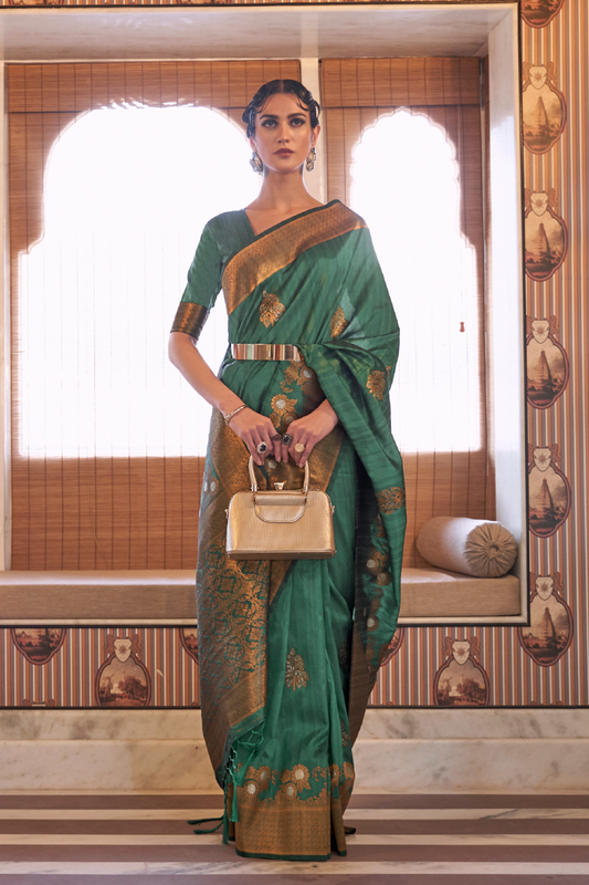 Banarasi Zari Saree with Floral Woven Design Elegance