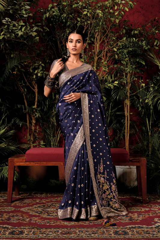 Graceful Dola Silk Saree with Intricate Zari Weaving Design