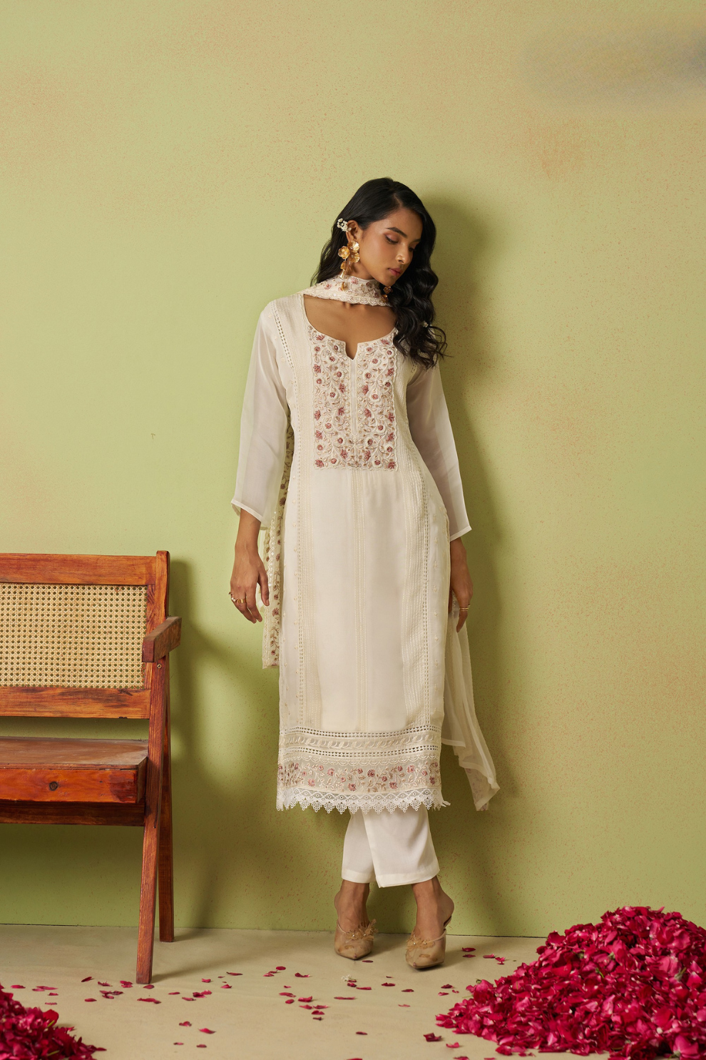 Pure White Organza Suit Set With Elegant Embroidery
