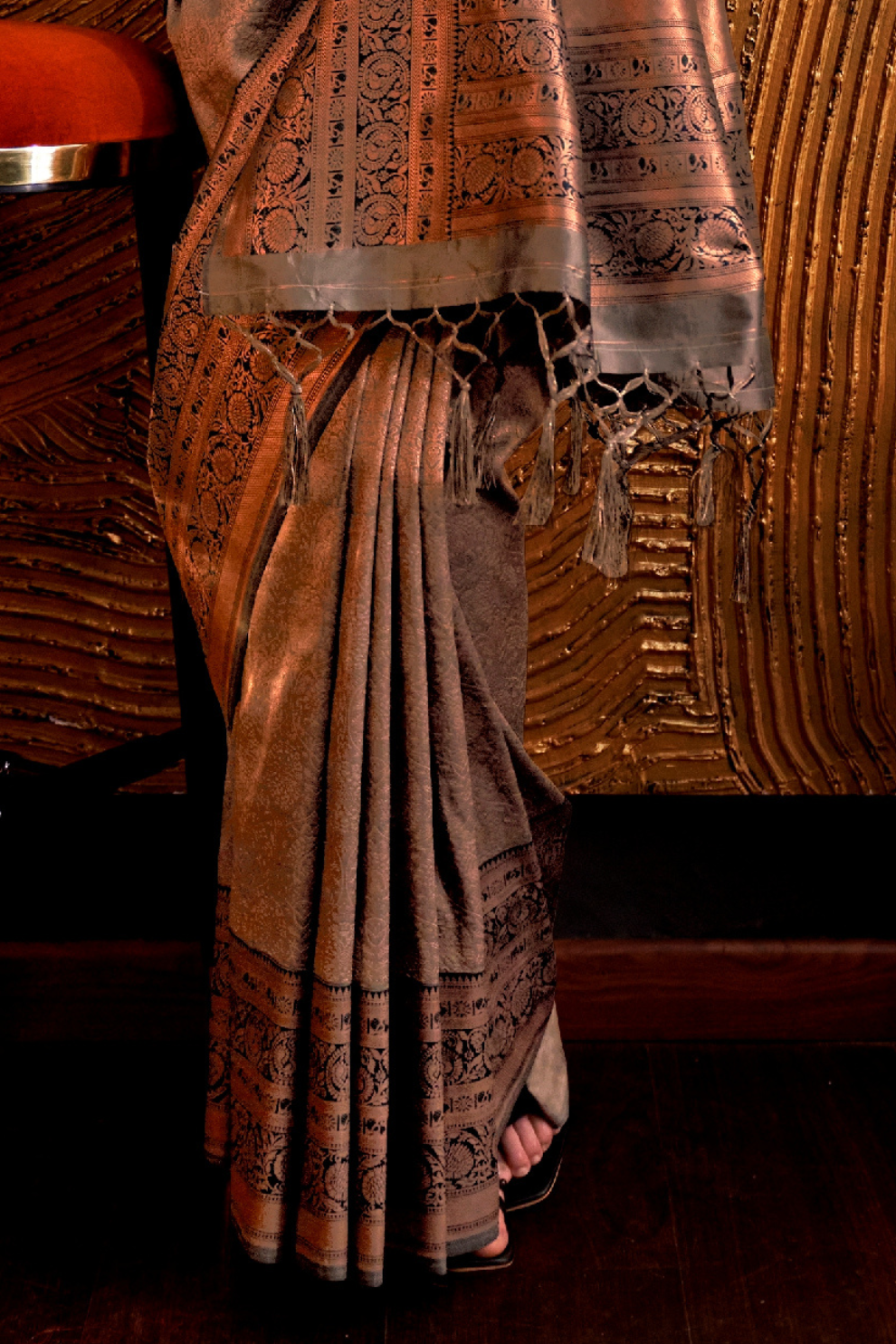 Elegant Handloom Woven Silk Saree with Classic Craftsmanship