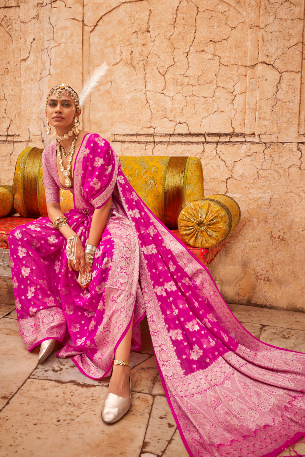 Georgette Saree with Soft Touch Finish and Ethnic Buta Design