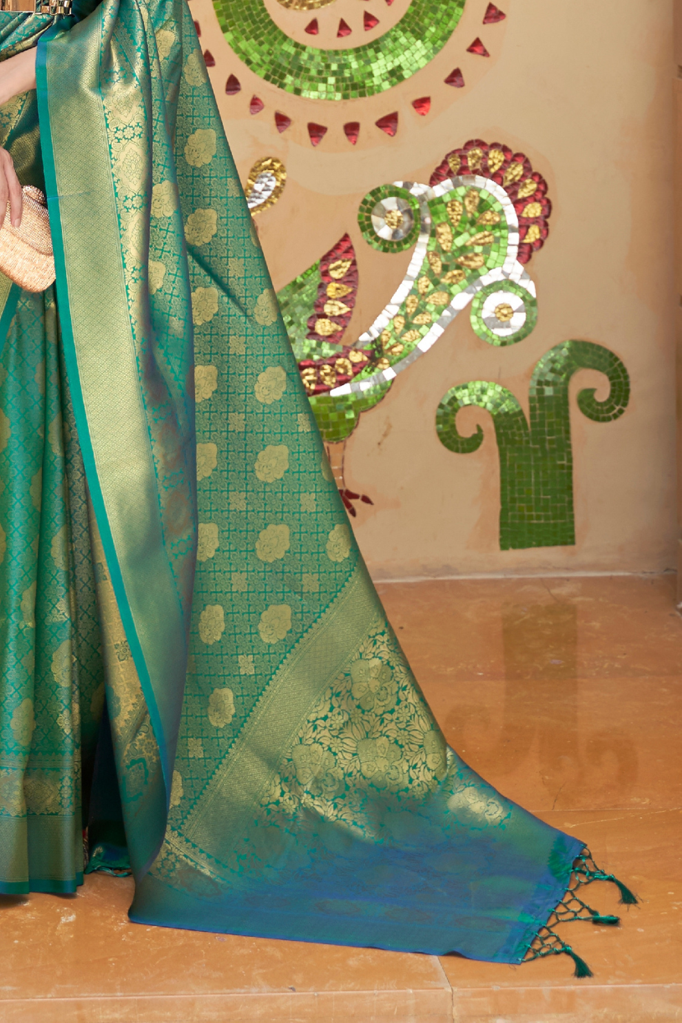 Royal Kanjivaram Silk Saree with Classic Zari Weaving Work