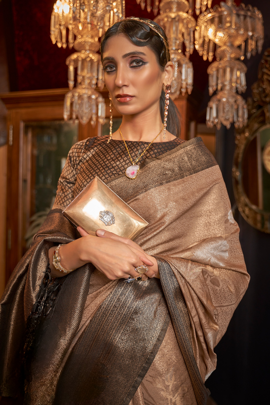 Traditional Handloom Saree with Elegant Weaving Patterns