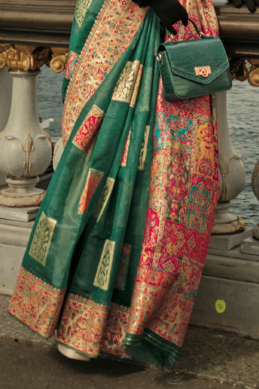 Kashmiri Modal Handloom Weaving Saree with Intricate Traditional Patterns