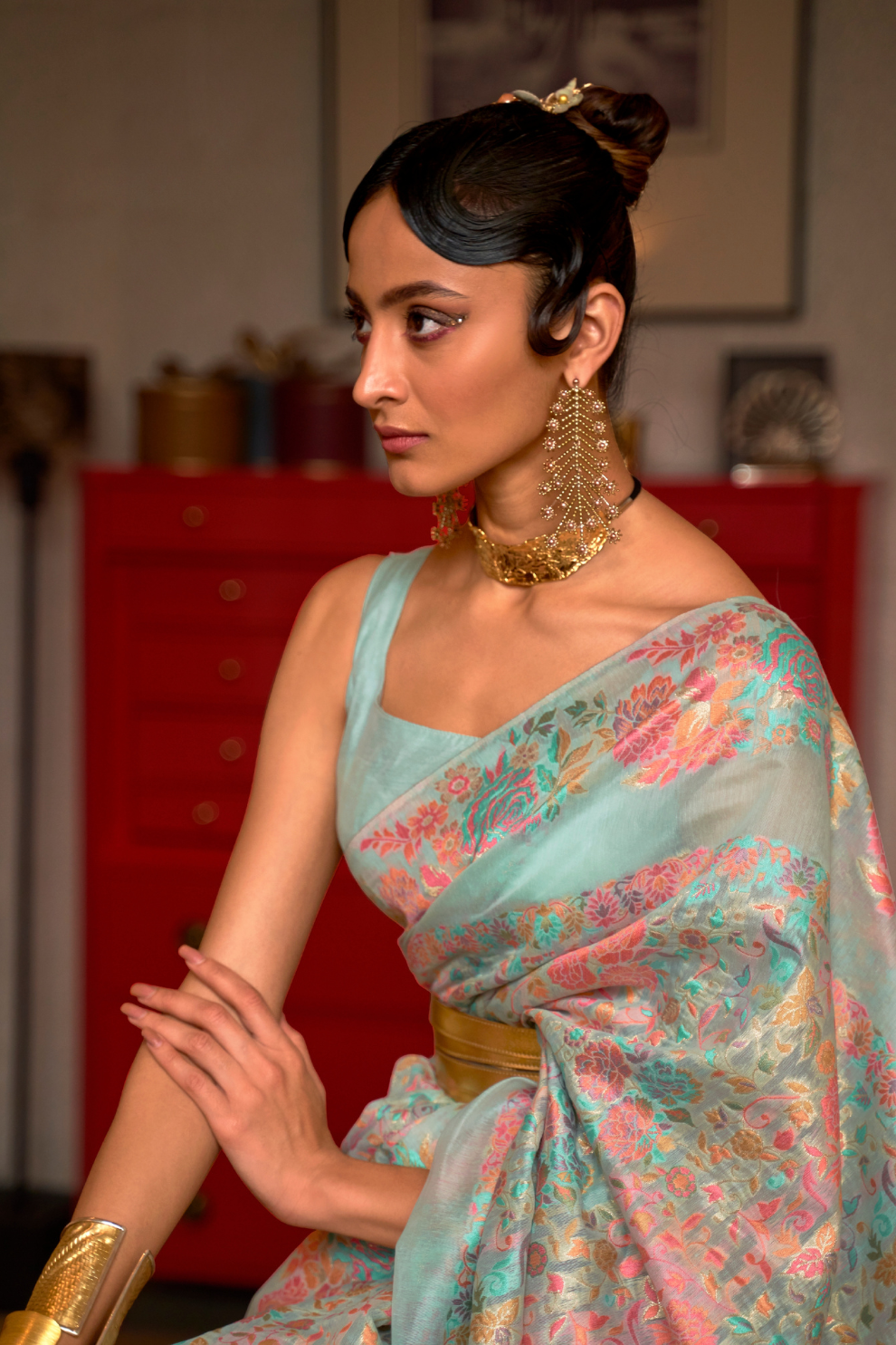 Floral Zari Silk Blend Banarasi Saree with Elegant Weave