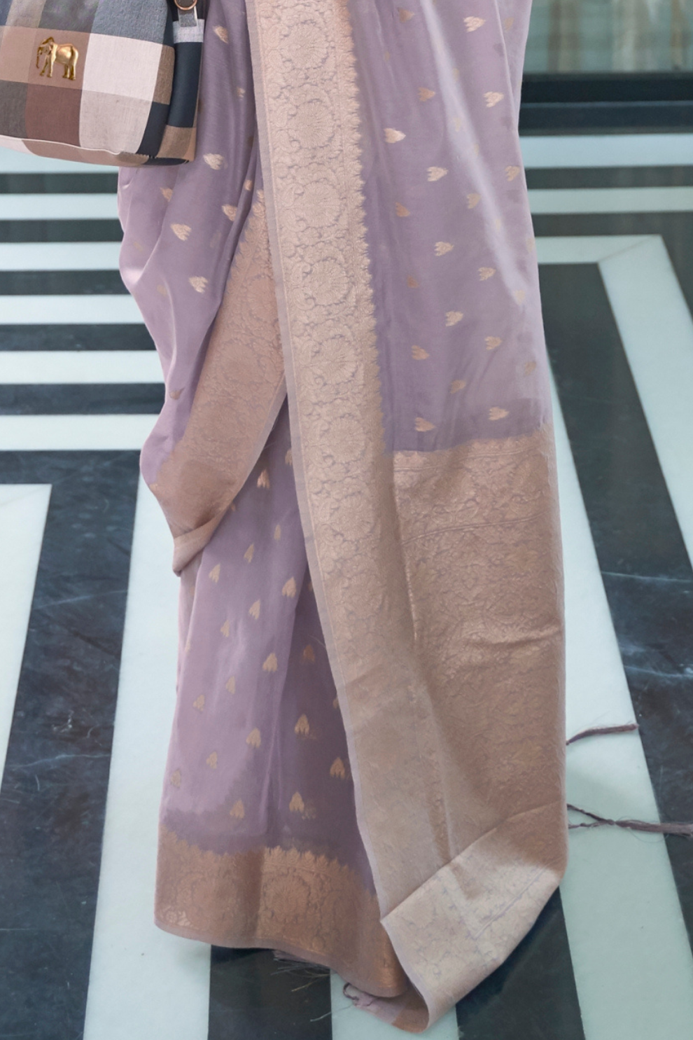 Elegant Mukaish Saree with Traditional Handloom Weaving