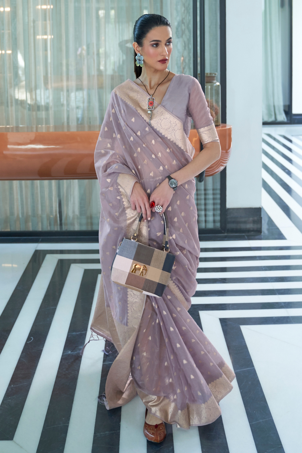 Elegant Mukaish Saree with Traditional Handloom Weaving