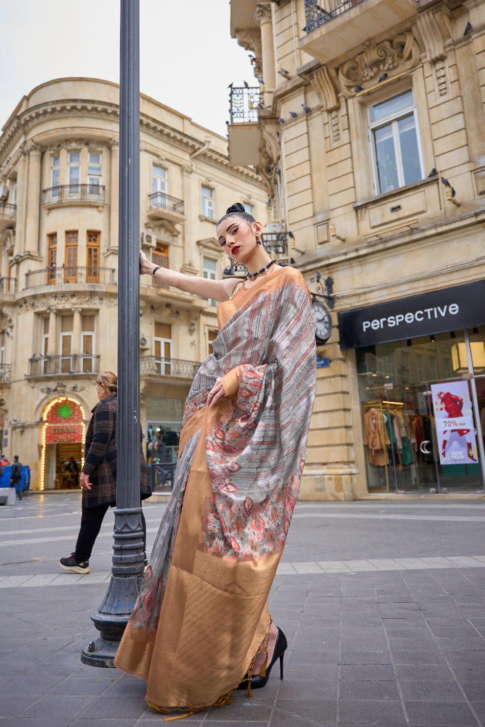 Poly Brasso Saree with Fine Handloom Weaving Detail