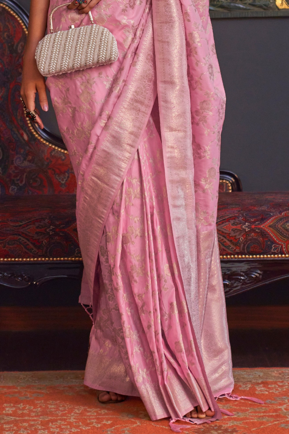 Graceful Handloom Woven Silk Saree with Traditional Charm