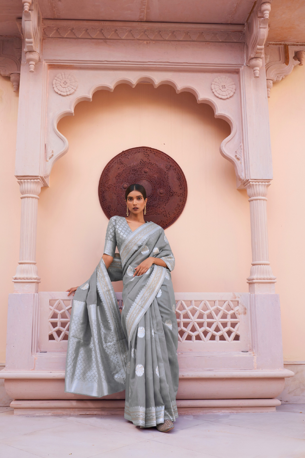Pure Linen Silk Saree with Traditional Hand Weaving Design