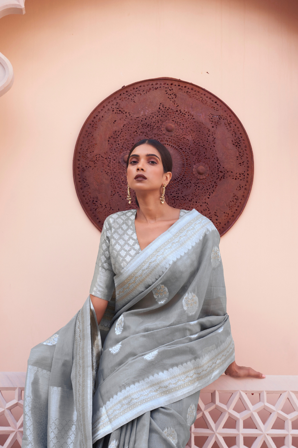 Pure Linen Silk Saree with Traditional Hand Weaving Design