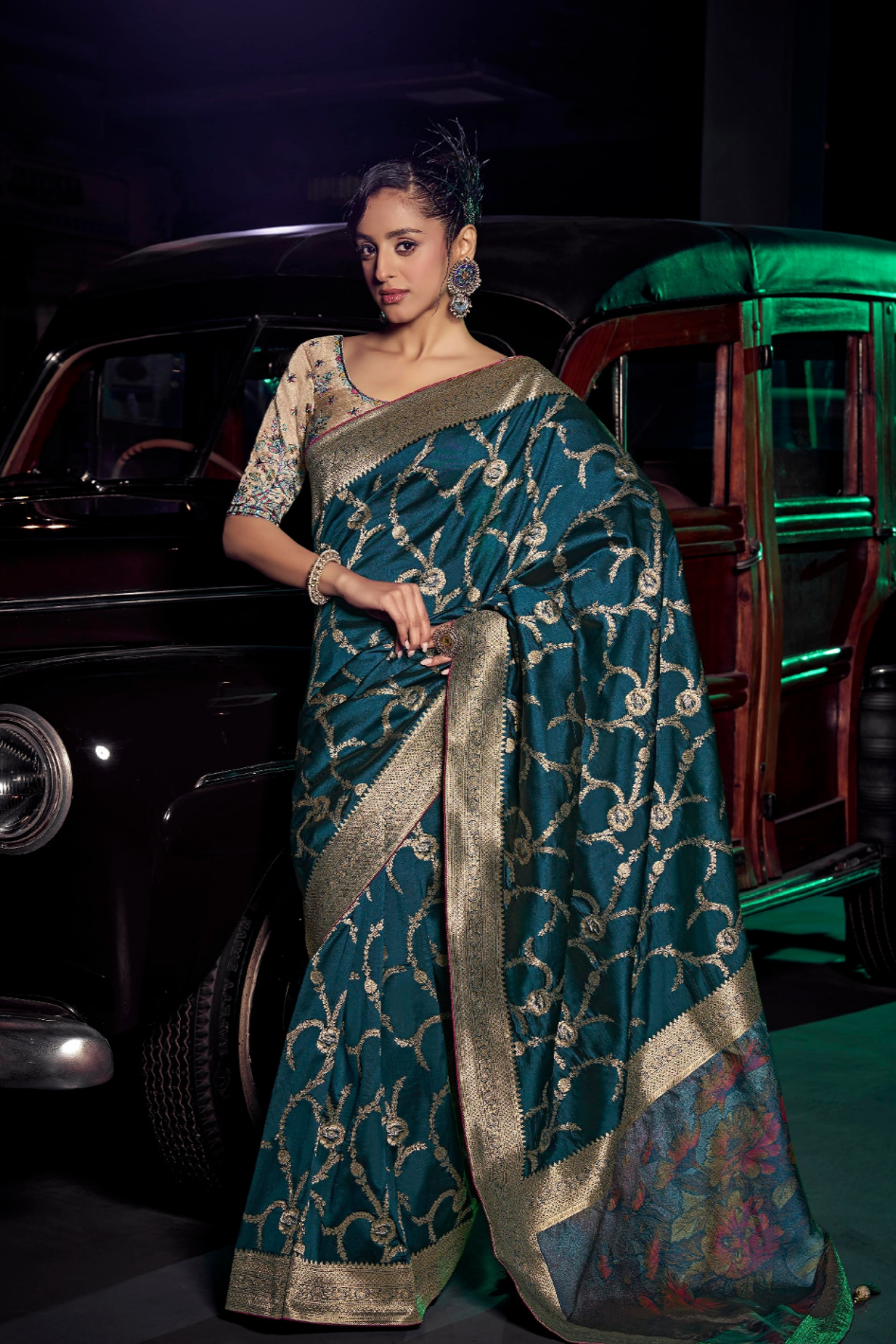 Pure Silk Saree with 3D Weaved Pallu and Heavy - LaVante Fashion