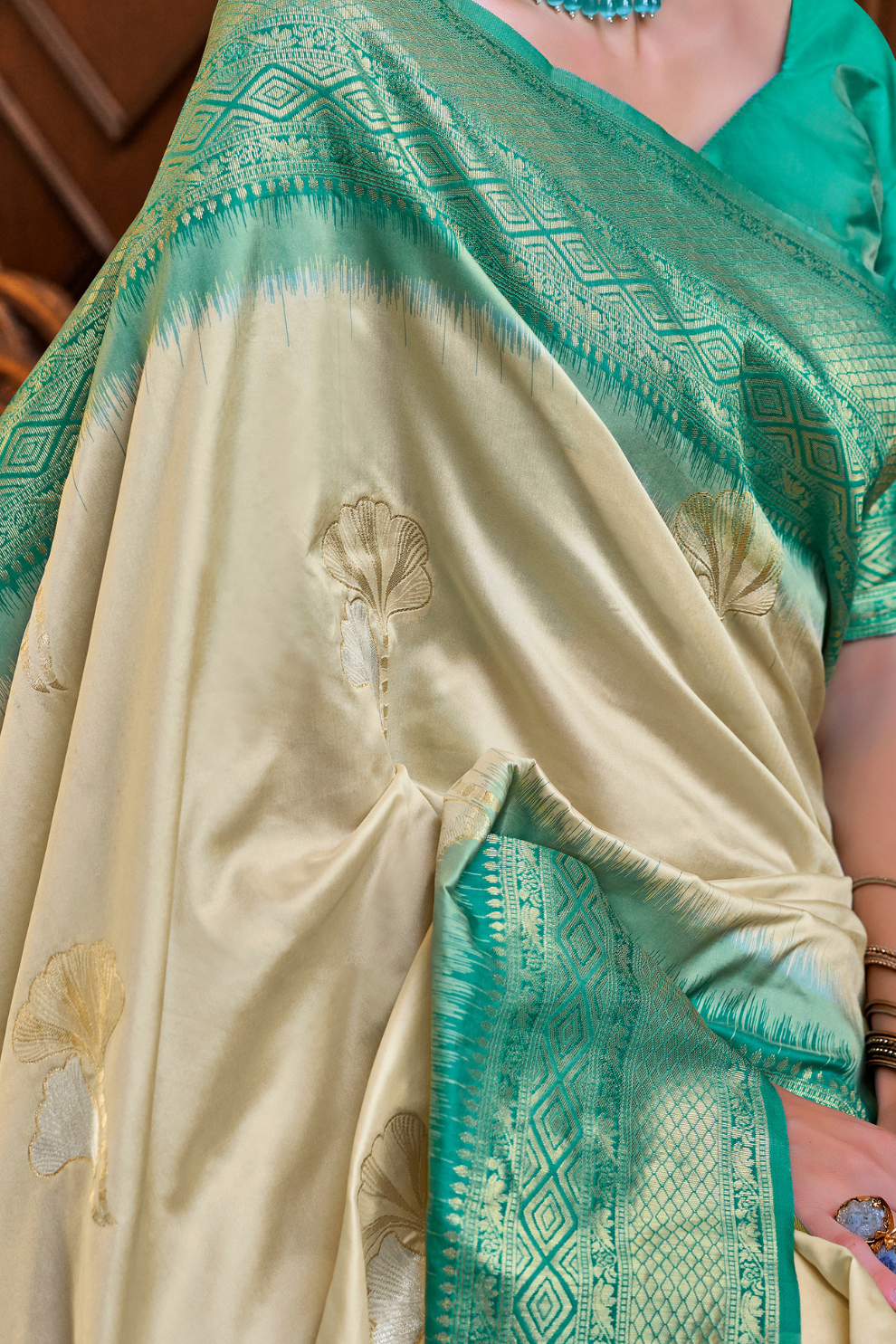 Pure Weaving Silk with Zari Woven Butta & Contrast - LaVante Fashion