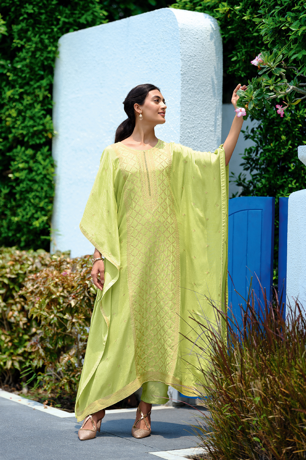 Elegant Viscose Woven Kaftan with Handwork Detailing