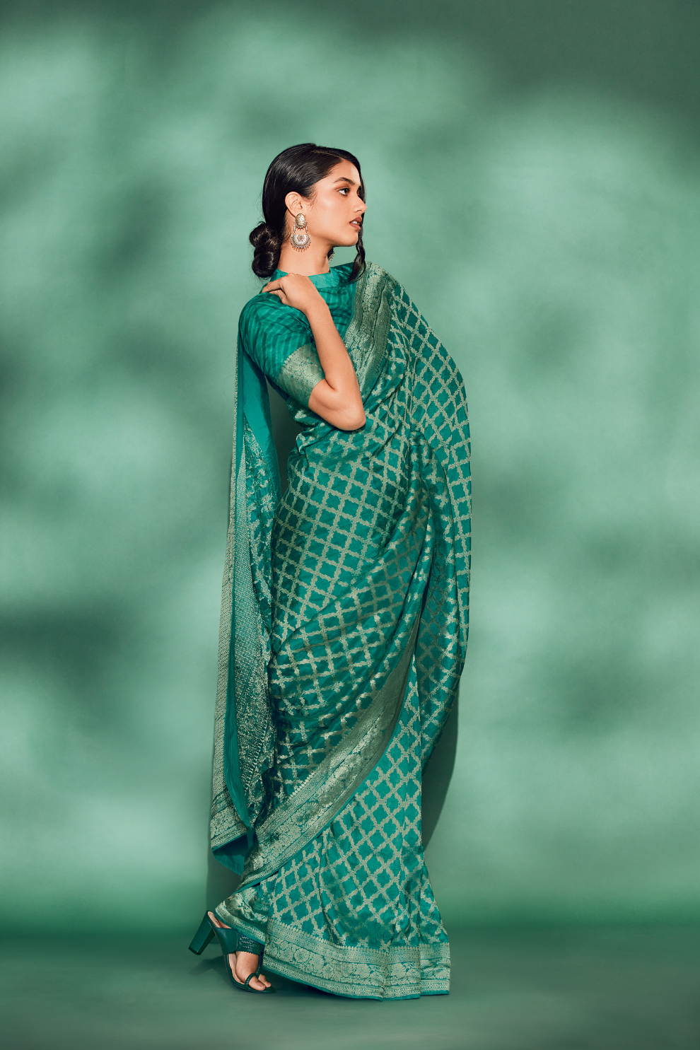 Classic Viscose Woven Solid Saree with Matching Blouse