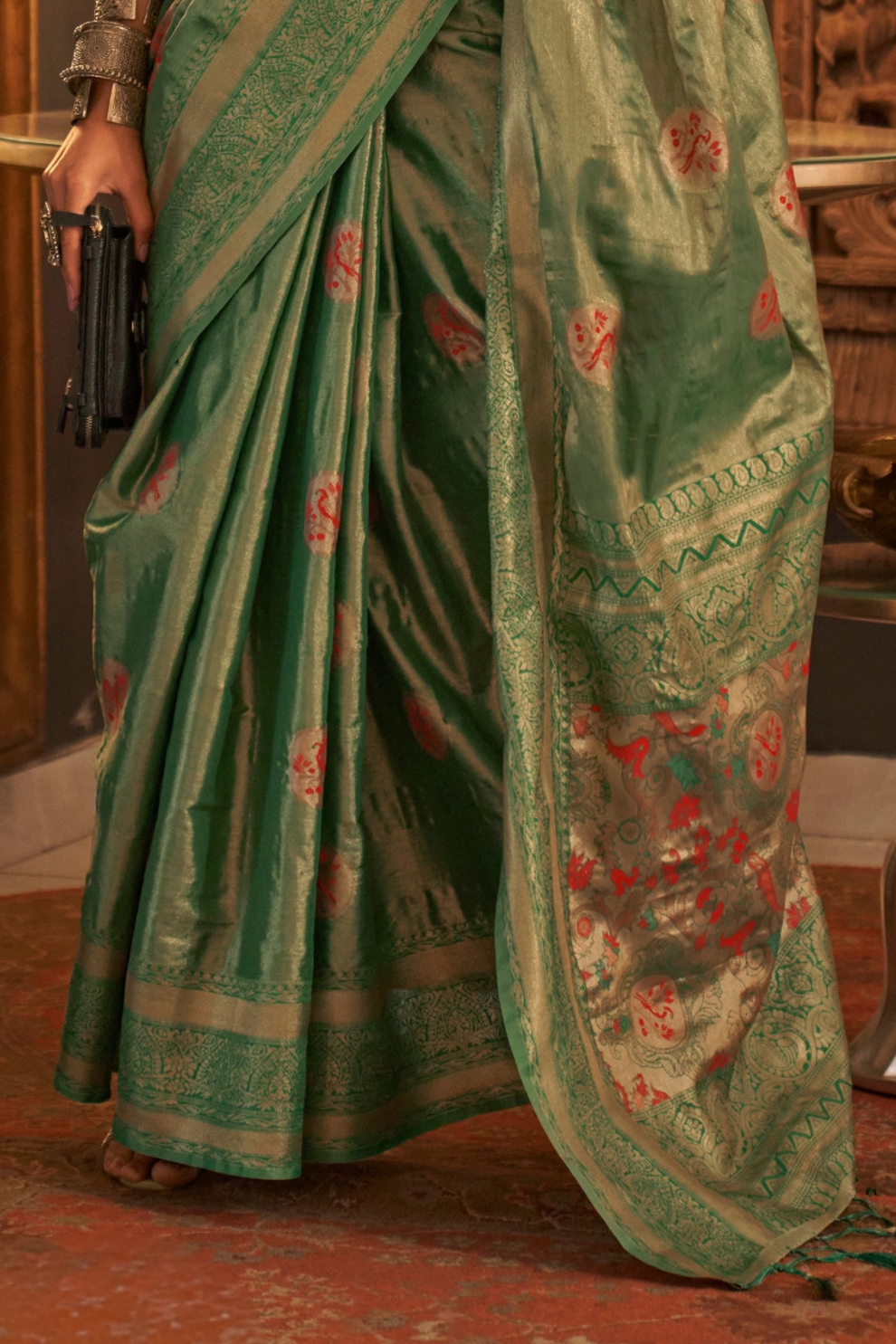 Elegant Silk Jacquard Saree with Handloom Weaving Craft