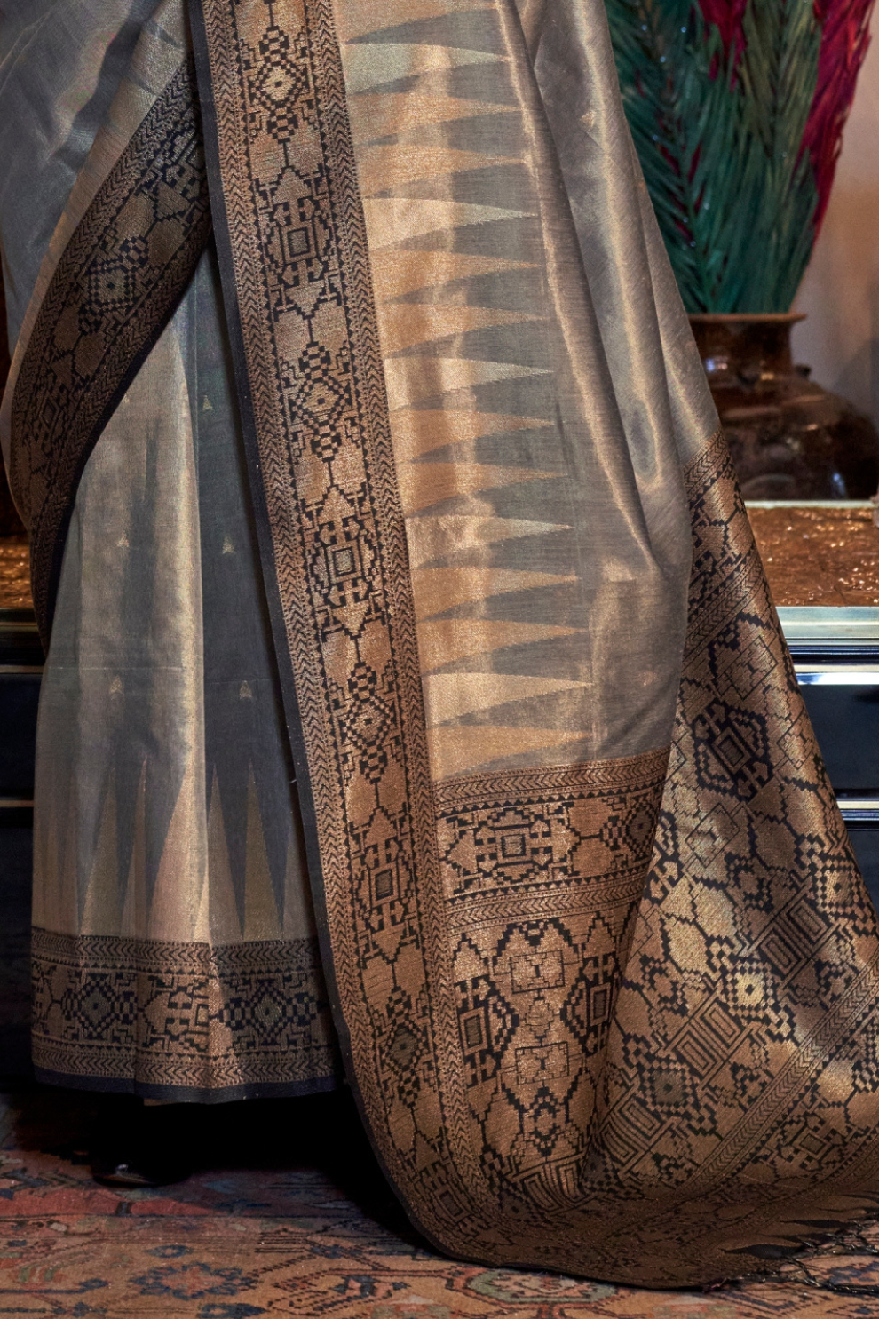 Tissue Silk Saree with Intricate Handloom Weaving Art