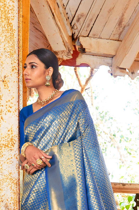 Kanjeevaram Handloom Silk Saree with Rich Traditional Weaving