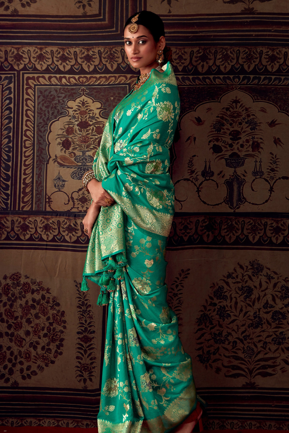 Banarasi Crepe Silk Saree with Zari Weaving Work