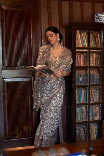 Graceful Bagru Cotton Saree with Dabu Zari Design