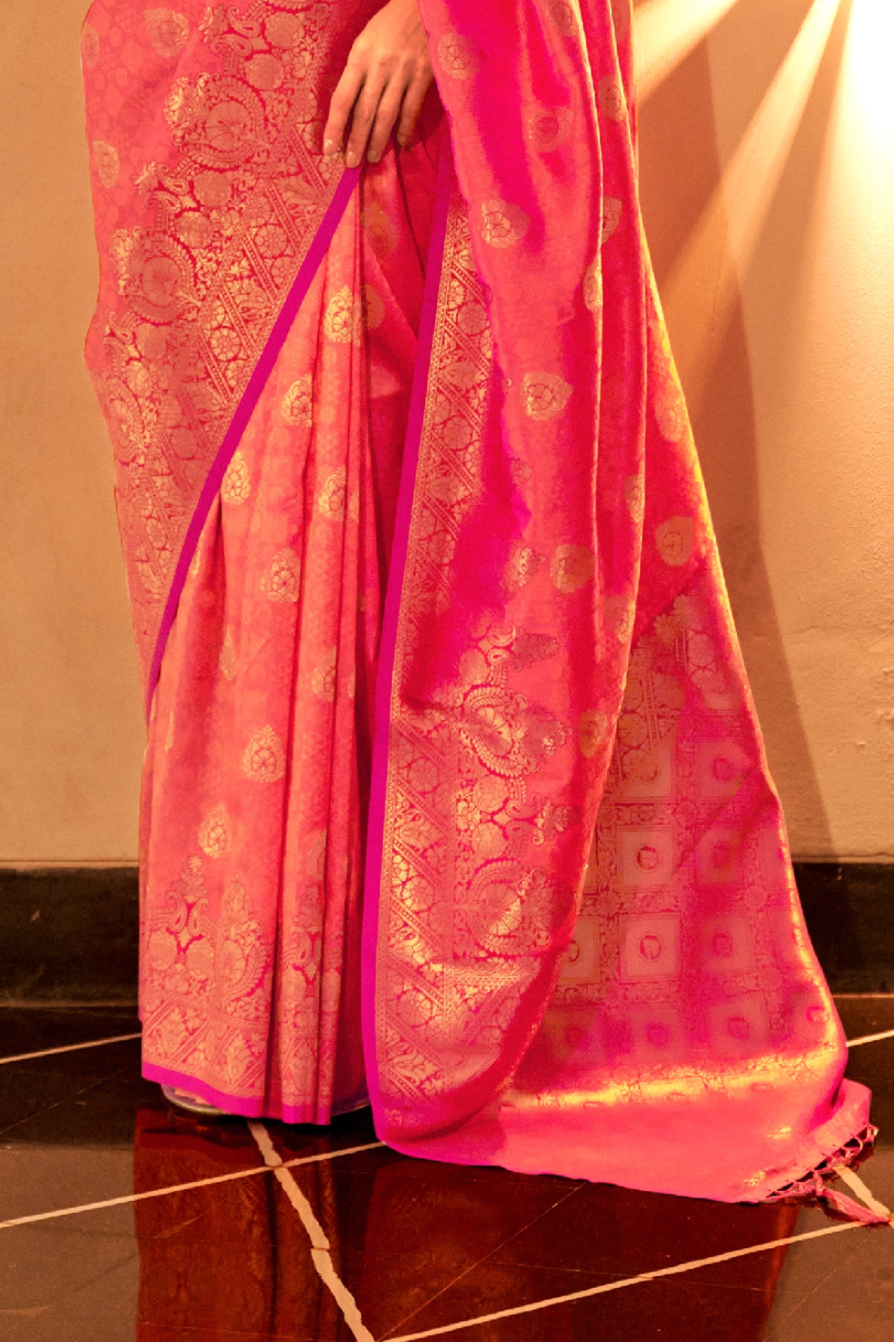 Chaap Handloom Weaving Silk Banarasi Saree with Traditional Charm