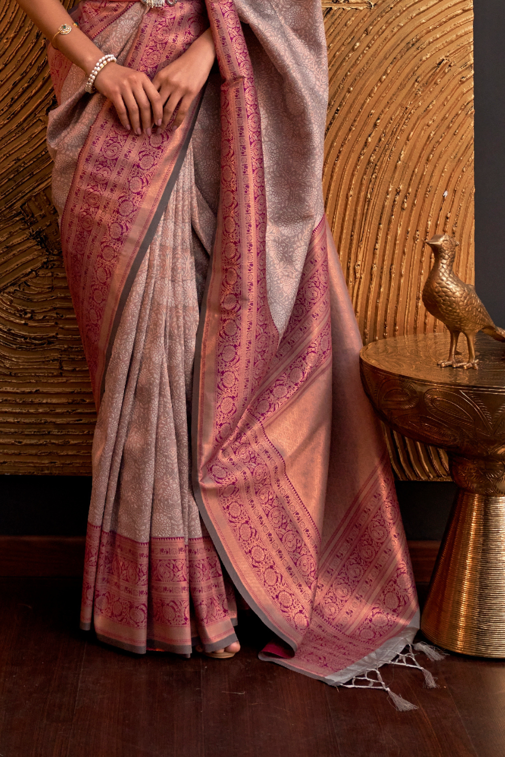 Elegant Handloom Woven Silk Saree with Classic Craftsmanship