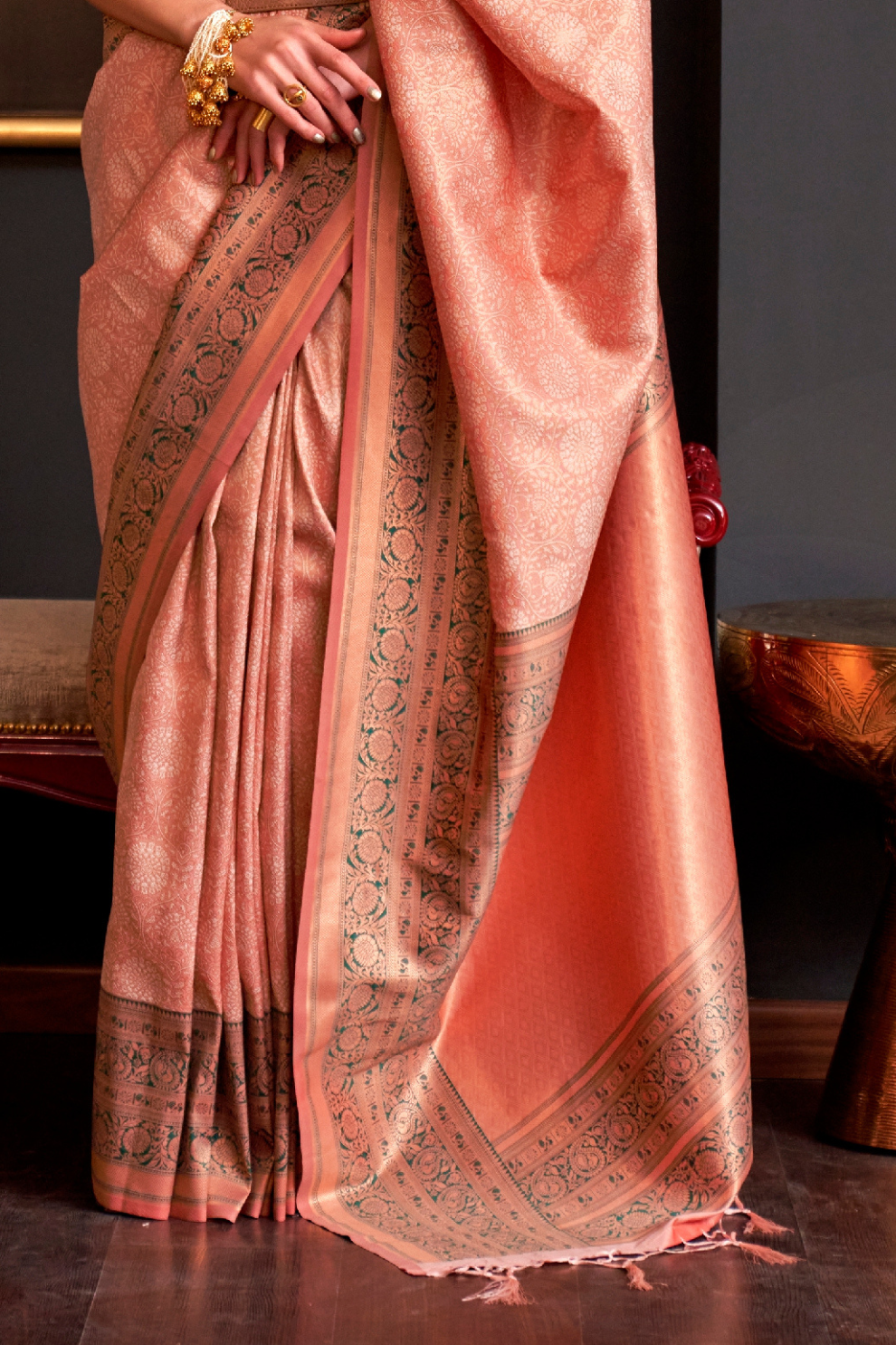 Elegant Handloom Woven Silk Saree with Classic Craftsmanship