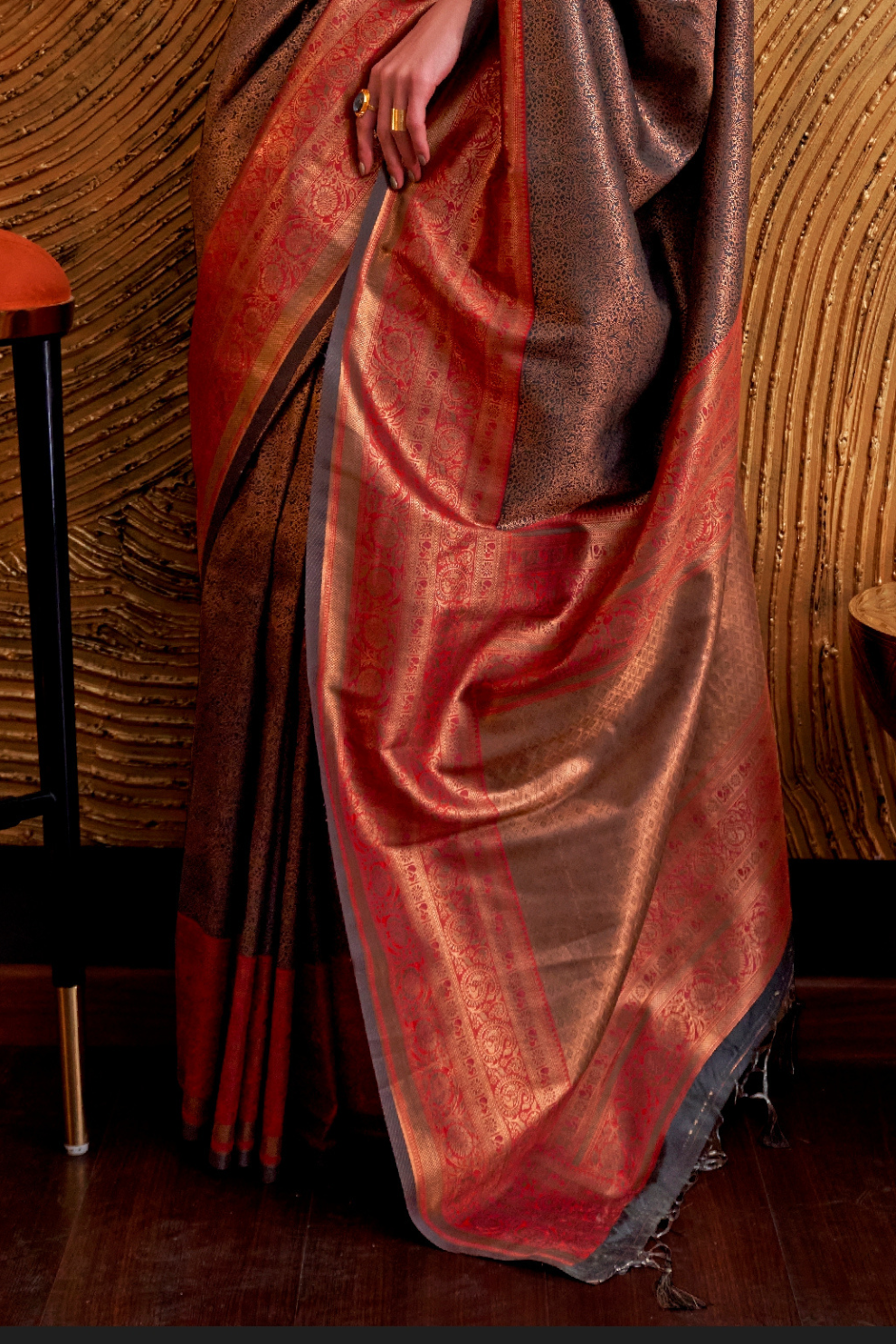 Elegant Handloom Woven Silk Saree with Classic Craftsmanship