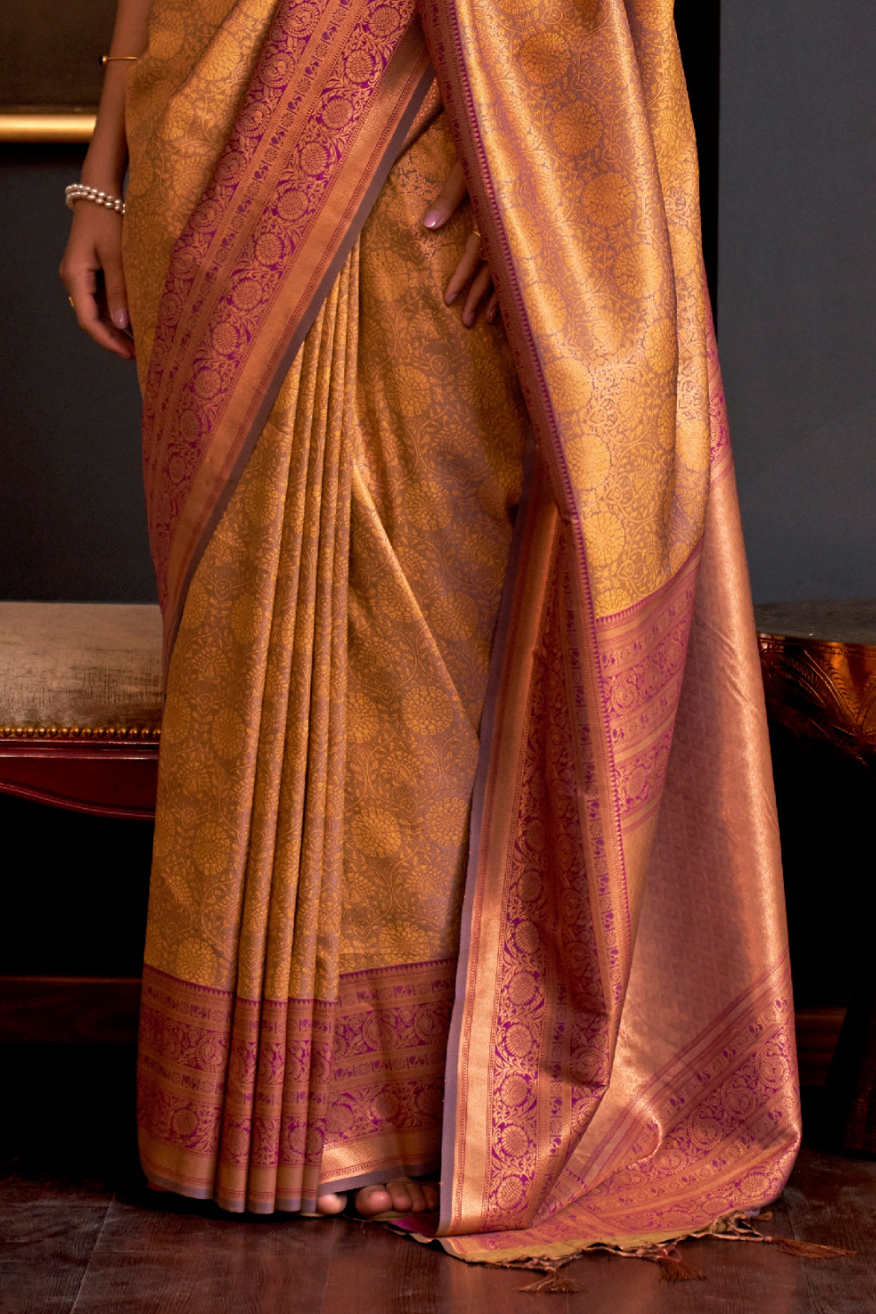 Elegant Handloom Woven Silk Saree with Classic Craftsmanship