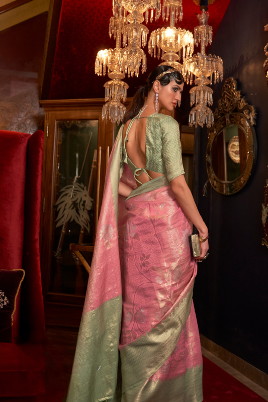 Traditional Handloom Saree with Elegant Weaving Patterns