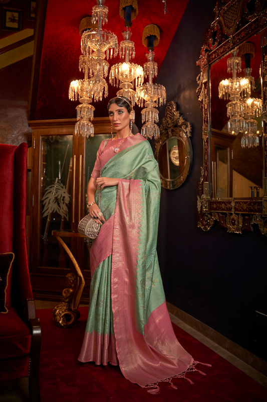 Traditional Handloom Saree with Elegant Weaving Patterns