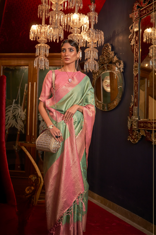 Traditional Handloom Saree with Elegant Weaving Patterns
