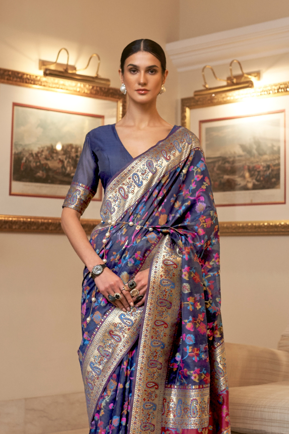 Elegant Handloom Weaving Saree with Traditional Artisan Detail