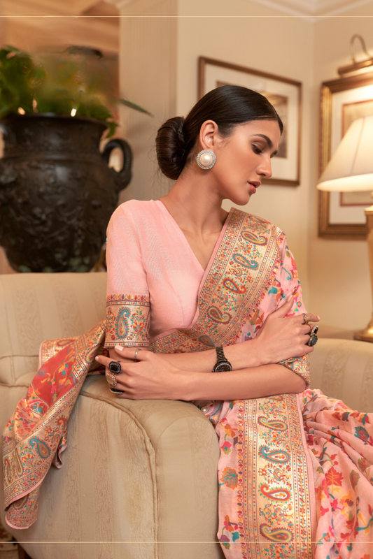 Elegant Handloom Weaving Saree with Traditional Artisan Detail