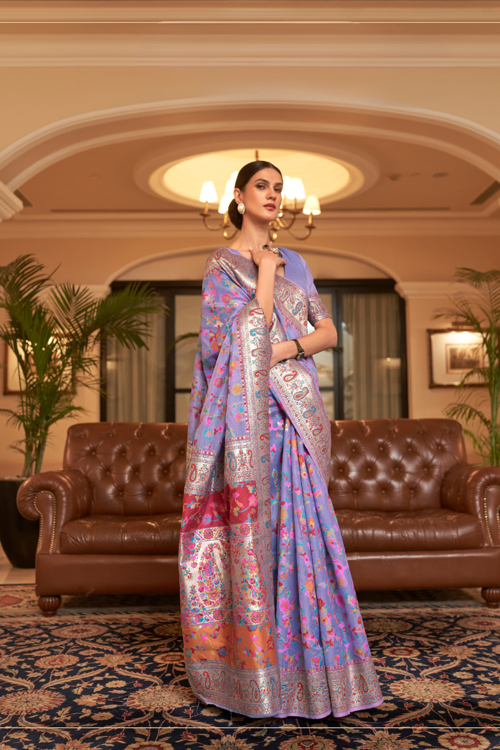 Elegant Handloom Weaving Saree with Traditional Artisan Detail