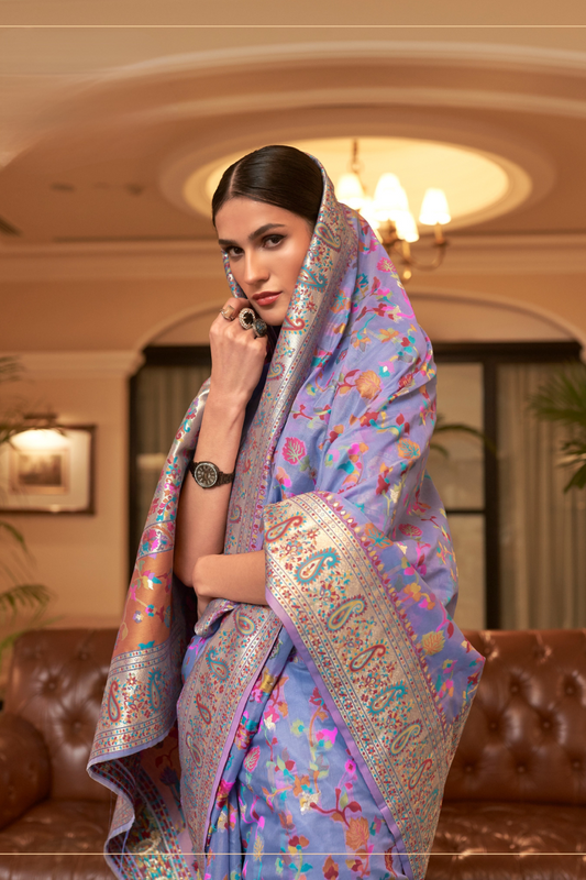 Elegant Handloom Weaving Saree with Traditional Artisan Detail