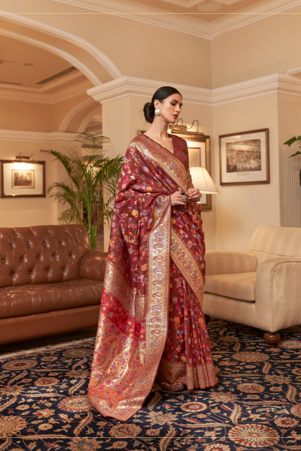 Elegant Handloom Weaving Saree with Traditional Artisan Detail
