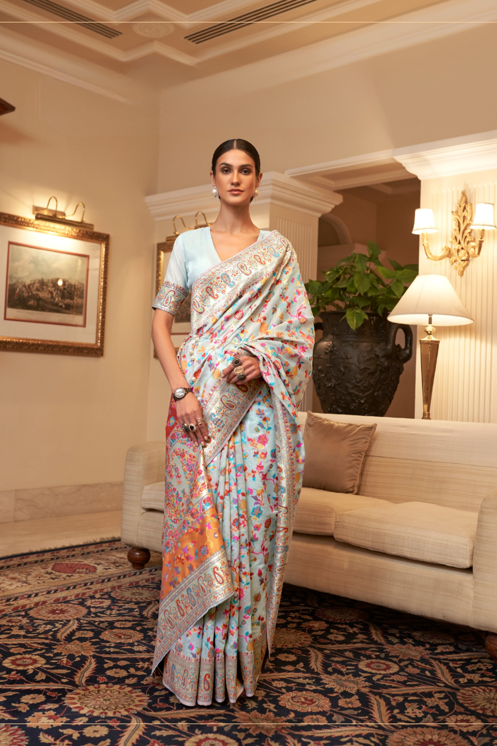 Elegant Handloom Weaving Saree with Traditional Artisan Detail