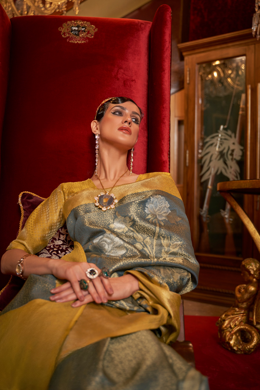 Traditional Handloom Saree with Elegant Weaving Patterns