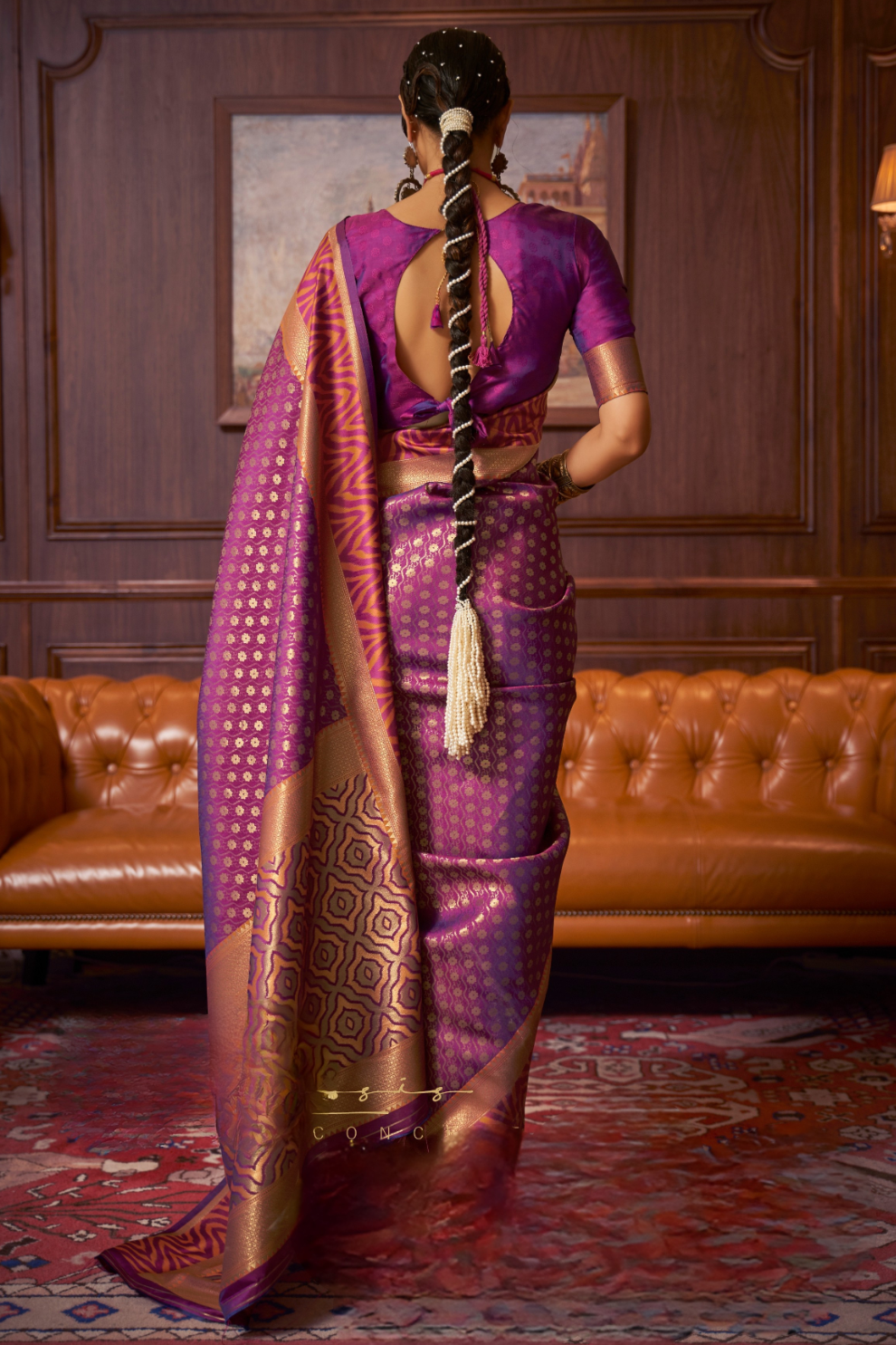 Elegant Handloom Saree with Traditional Zari Weaving