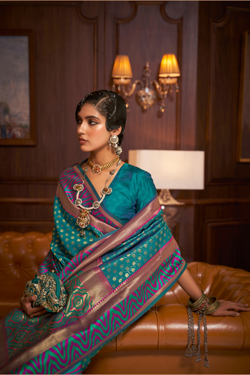 Elegant Handloom Saree with Traditional Zari Weaving